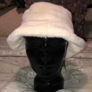 Sold on another site.  Steve Madden faux fur bucke